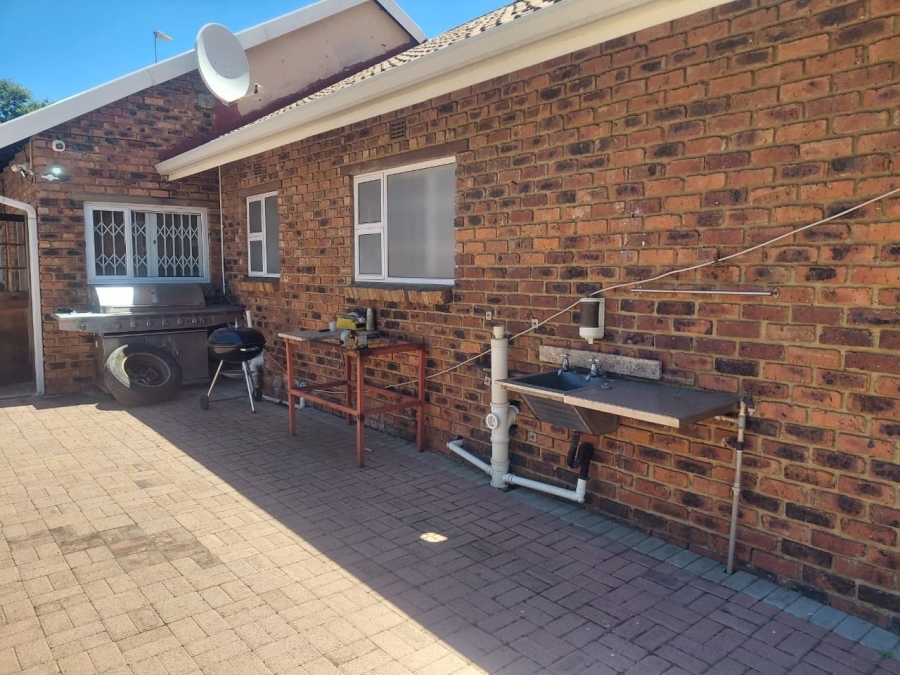 3 Bedroom Property for Sale in Vaalpark Free State